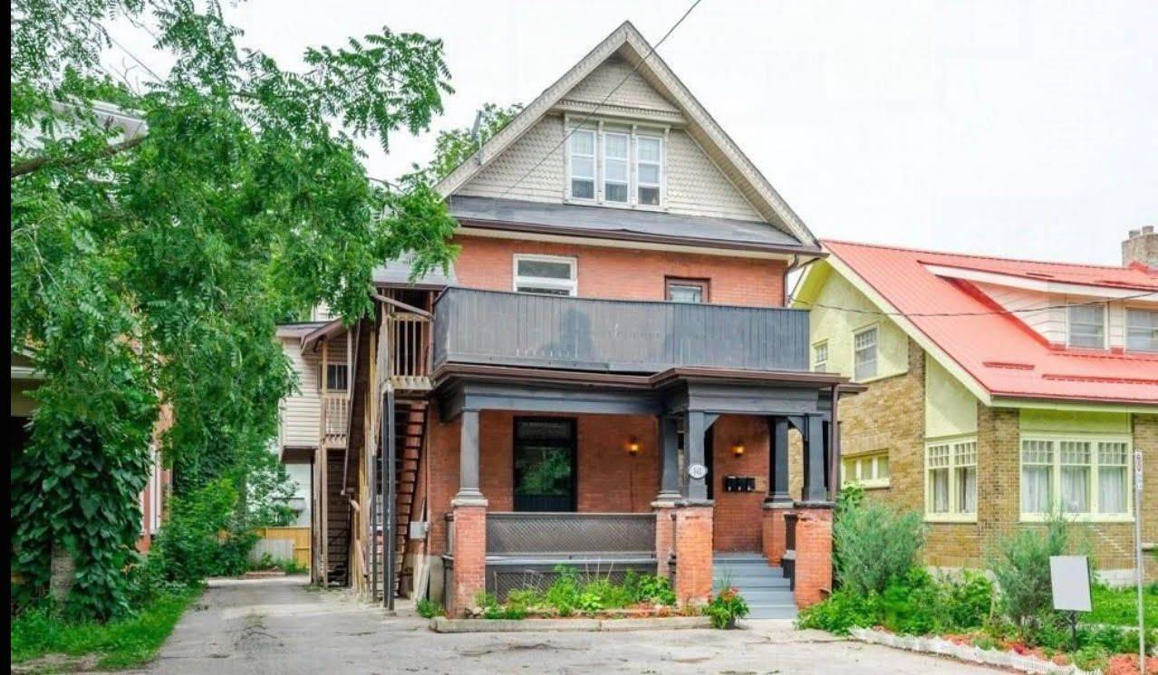 541 Aylmer ST N, Peterborough Central, ON K9H 3W6