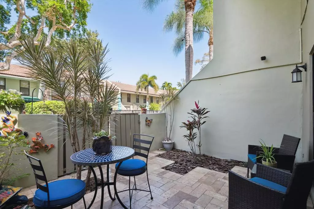 Fort Lauderdale, FL 33308,2859 NE 60 street