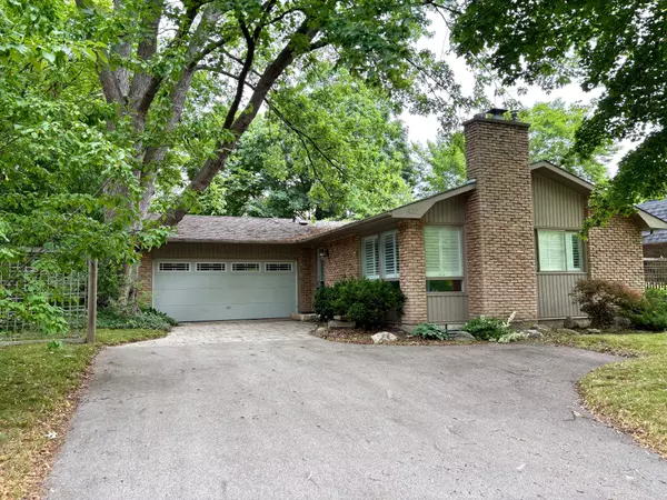 425 CANTERBURY CRES, Oakville, ON L6J 5K8