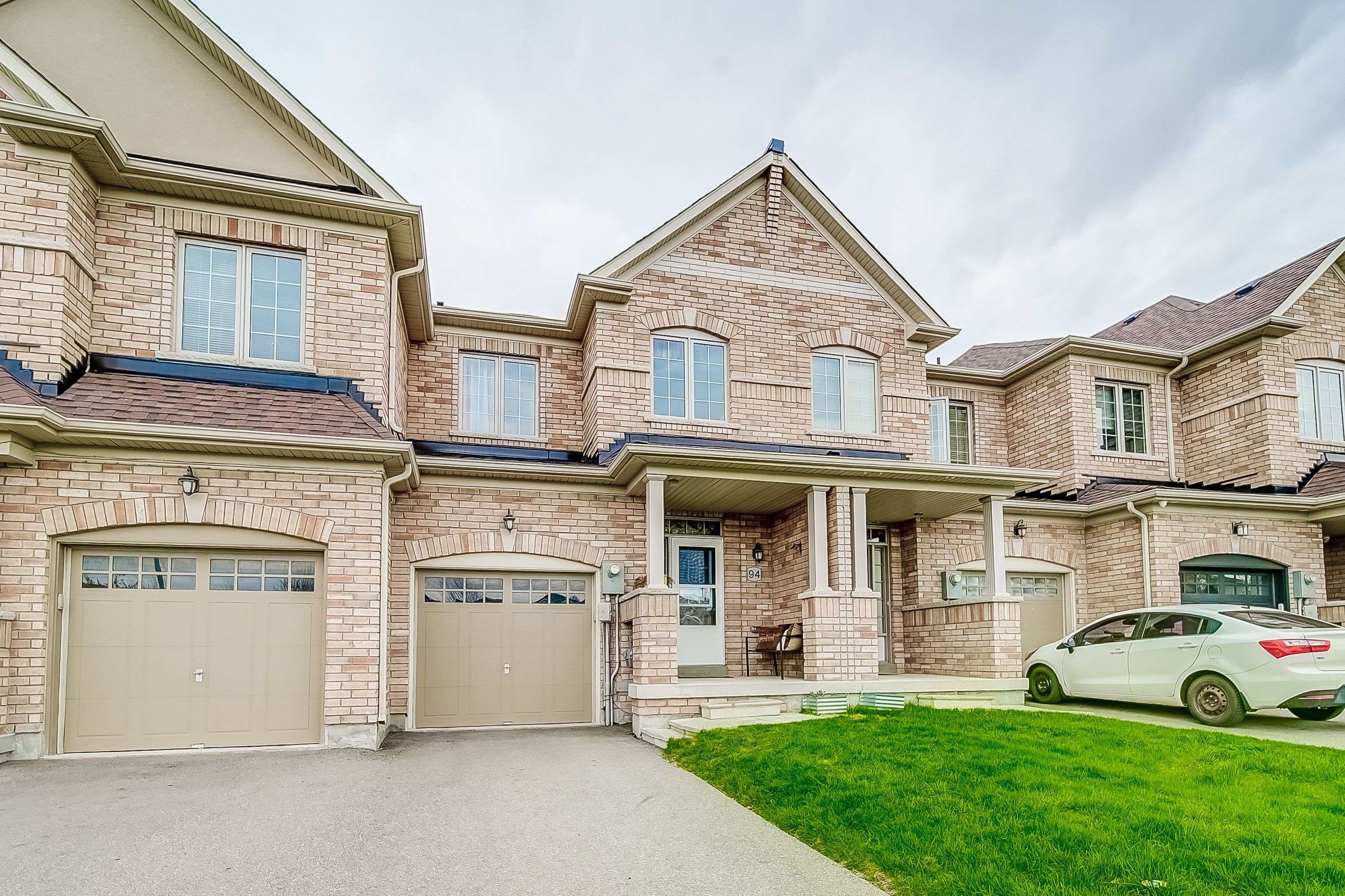 Bradford West Gwillimbury, ON L3Z 0W2,94 Fortis CRES