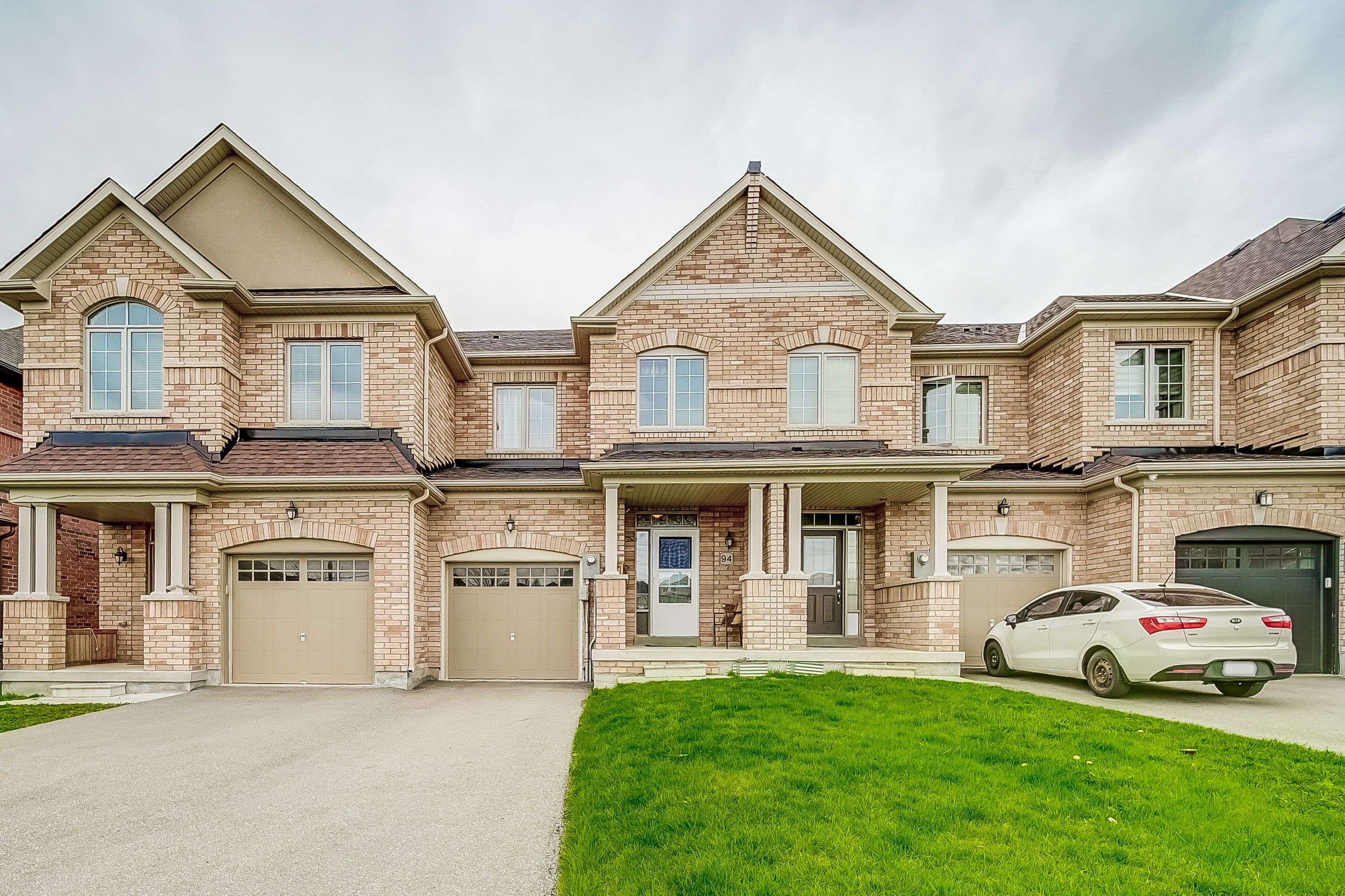 Bradford West Gwillimbury, ON L3Z 0W2,94 Fortis CRES