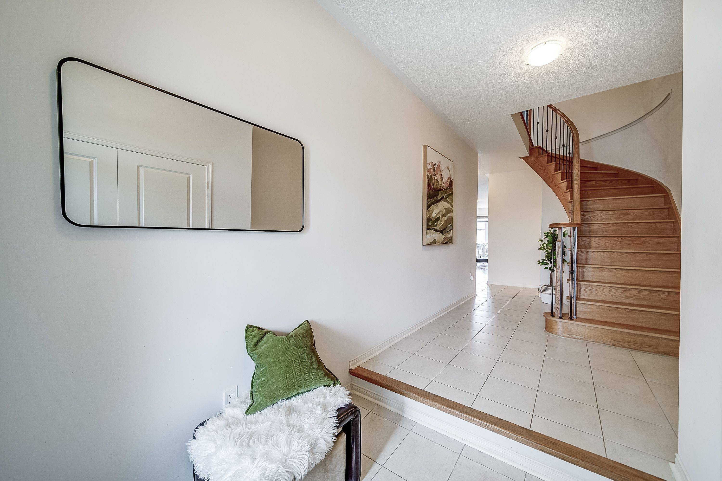 Bradford West Gwillimbury, ON L3Z 0W2,94 Fortis CRES