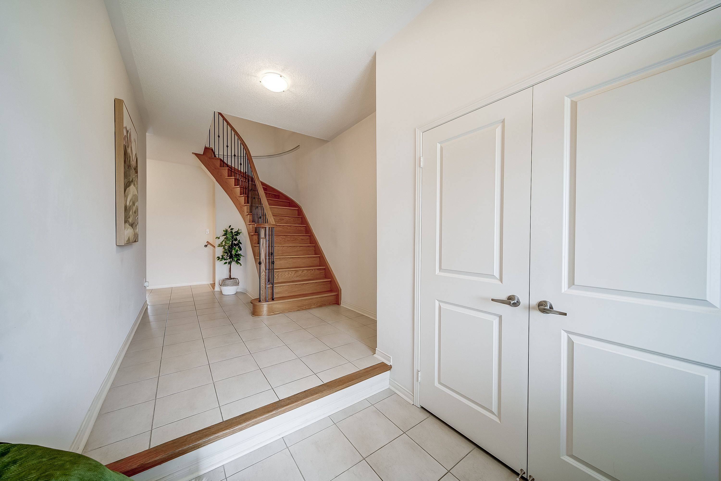 Bradford West Gwillimbury, ON L3Z 0W2,94 Fortis CRES