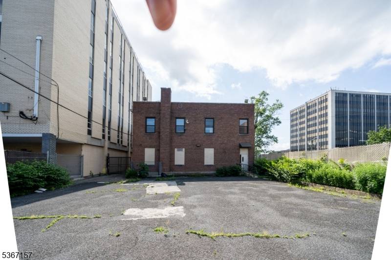 East Orange City, NJ 07018,37 Evergreen Pl