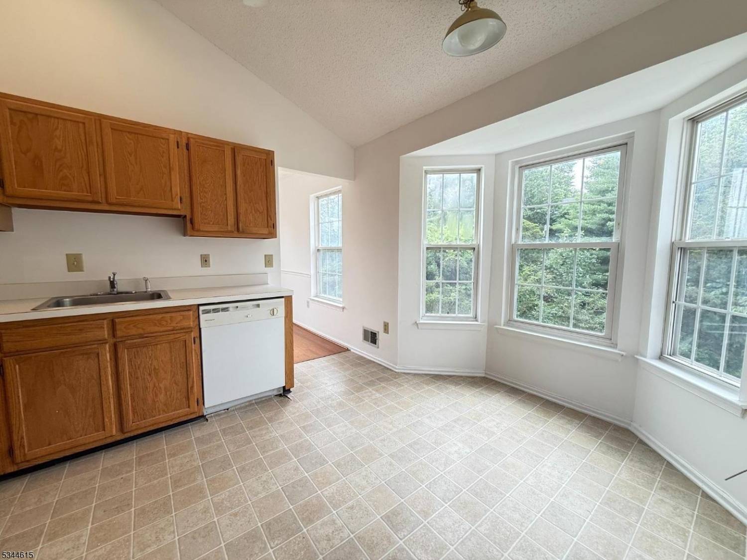 Branchburg Twp., NJ 08876,404 Azalea Ter