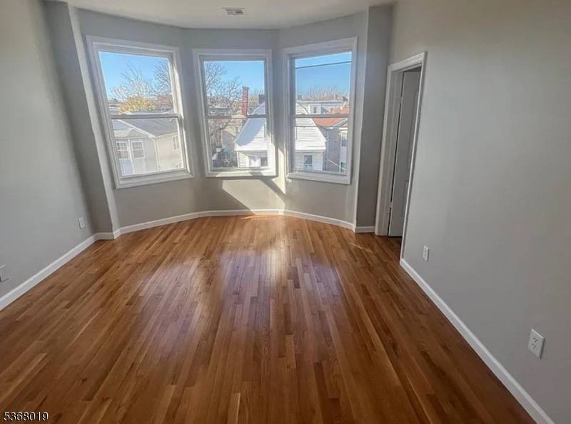 Newark City, NJ 07107,81 2Nd St