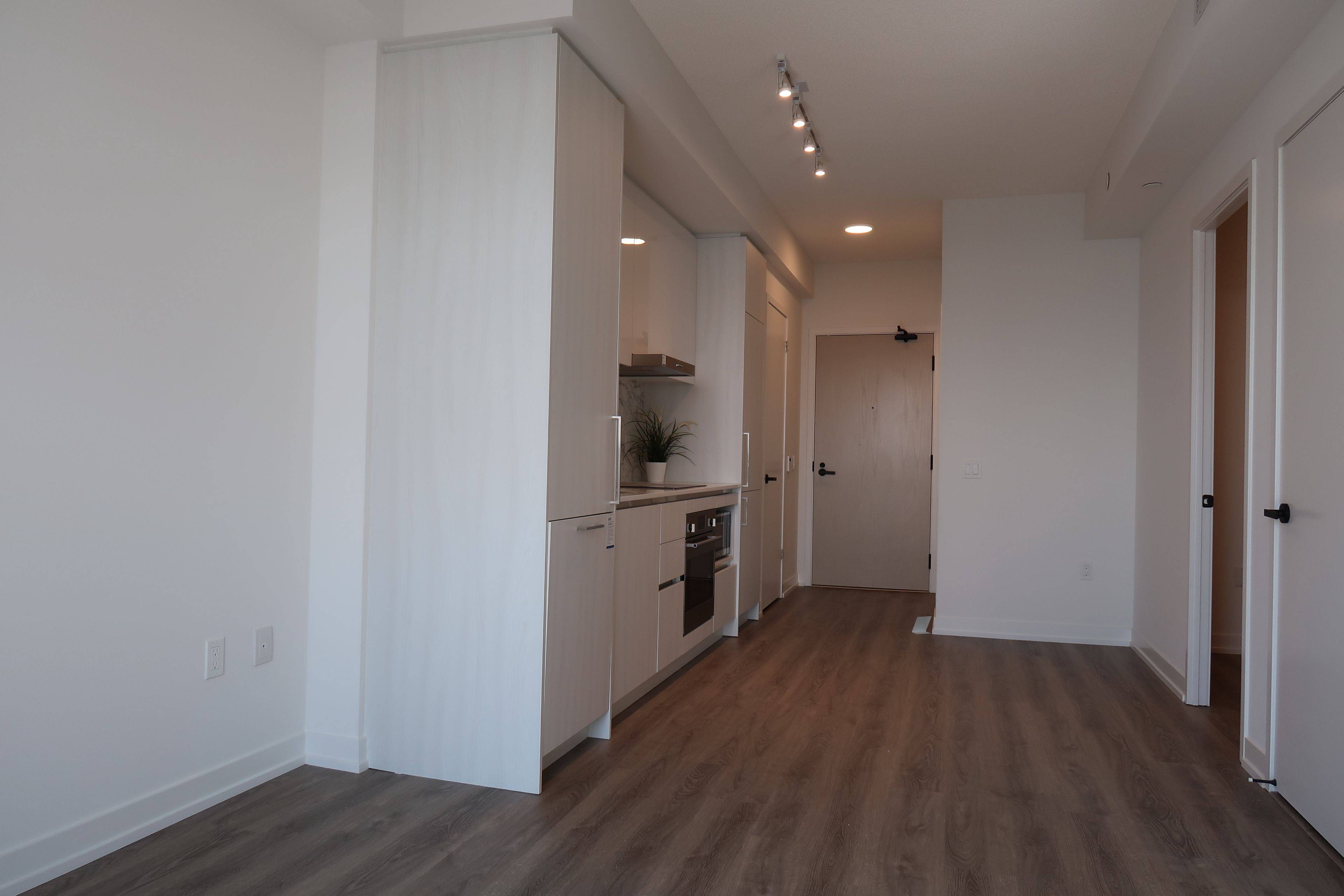 Vaughan, ON L4K 0R1,195 Commerce ST #5107