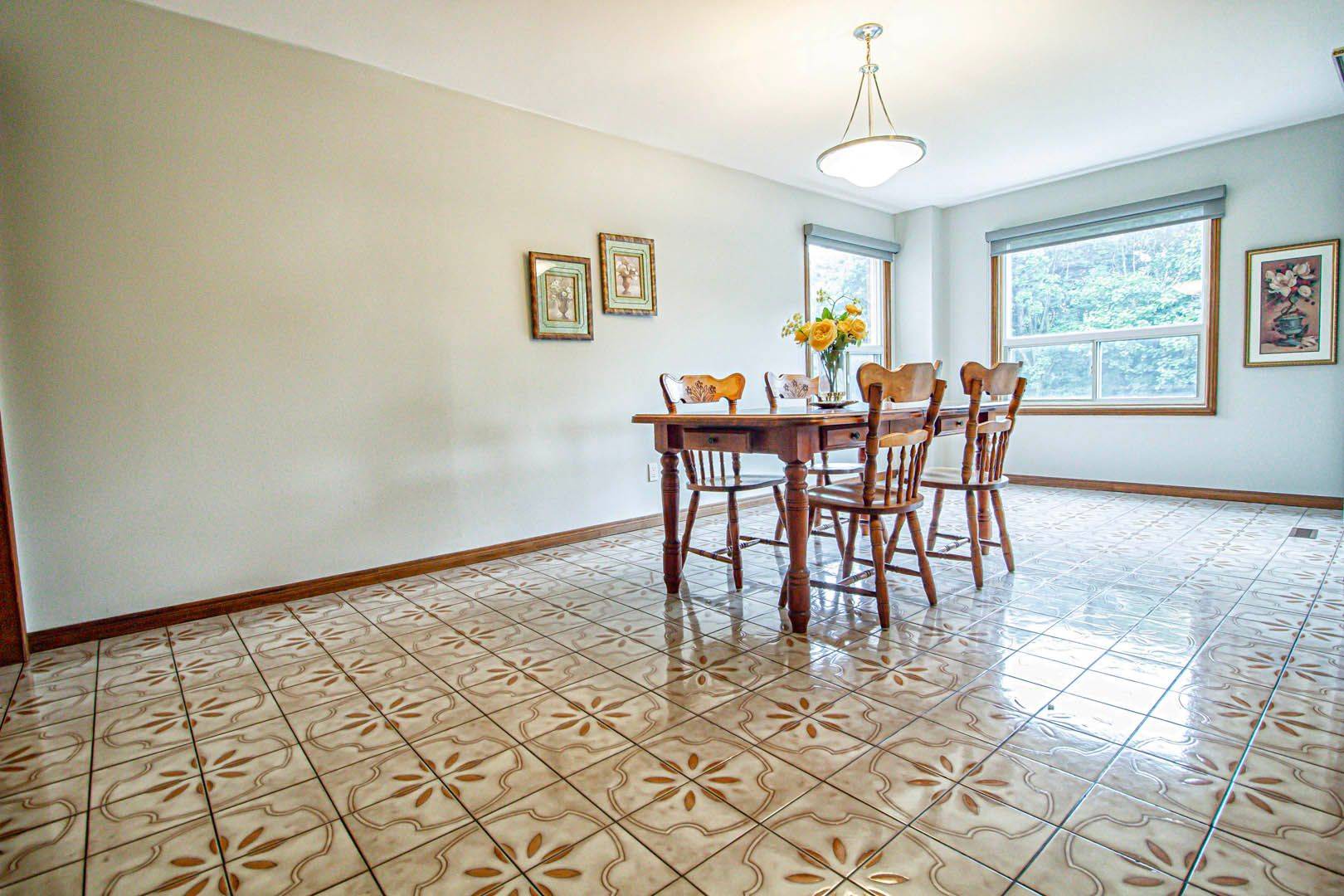 Mississauga, ON L4X 2V5,3070 Nawbrook RD