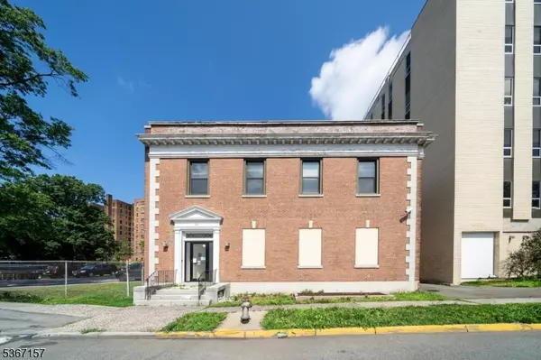 East Orange City, NJ 07018,37 Evergreen Pl