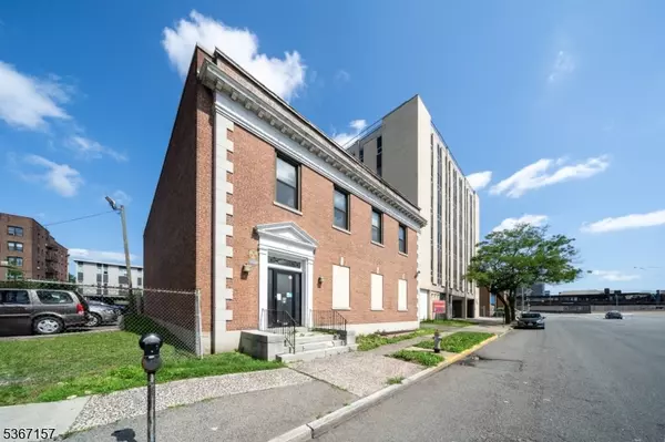 East Orange City, NJ 07018,37 Evergreen Pl