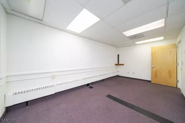 East Orange City, NJ 07018,37 Evergreen Pl