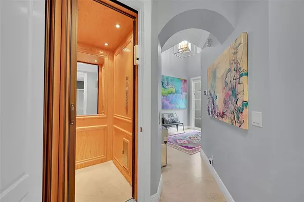 Boca Raton, FL 33487,604 NE Francesca Lane