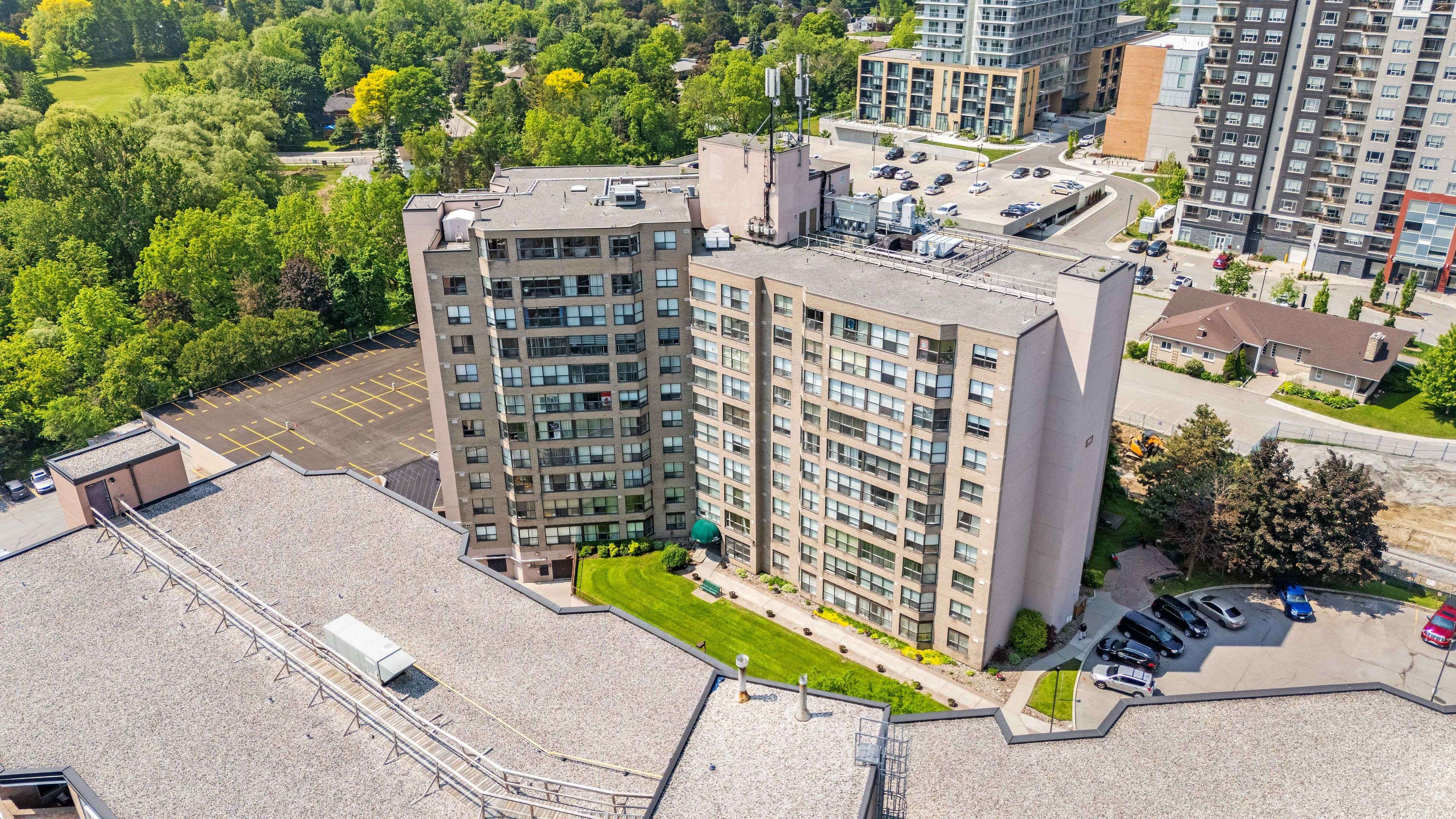 Newmarket, ON L3Y 7T7,250 Davis DR #1007
