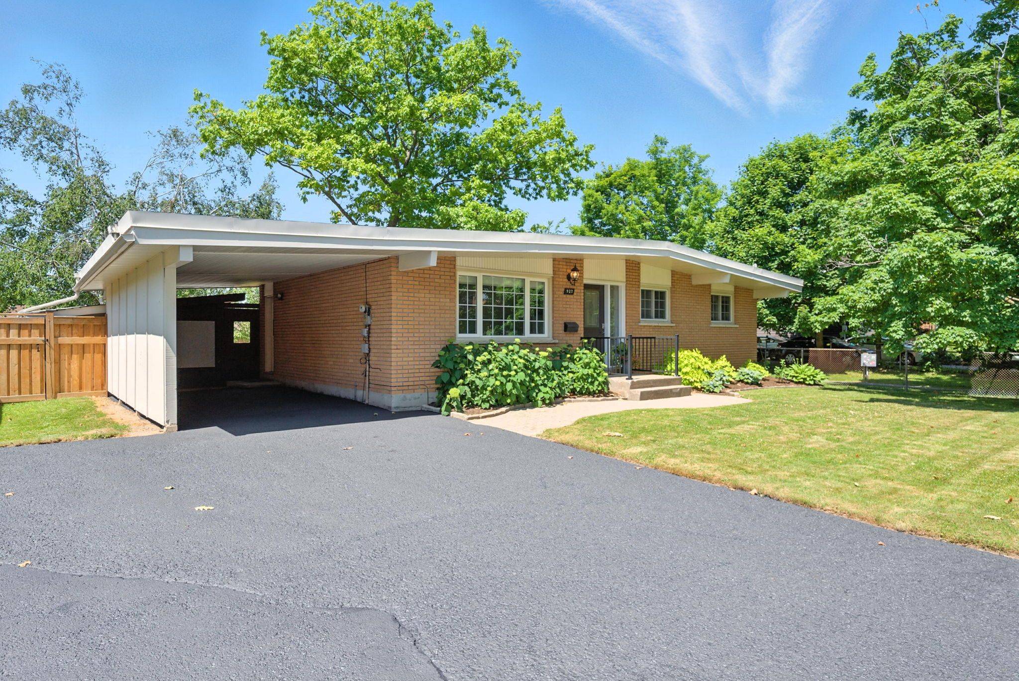 Peterborough North, ON K9H 6H7,927 Northminster AVE
