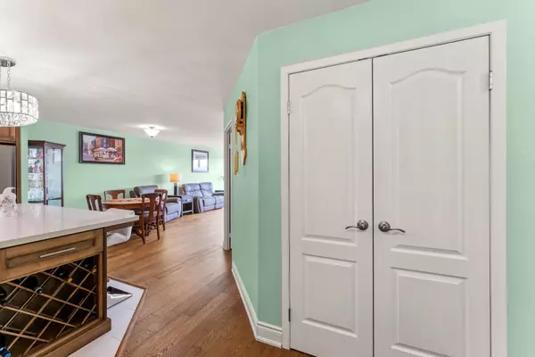 Newmarket, ON L3Y 7T7,250 Davis DR #1007
