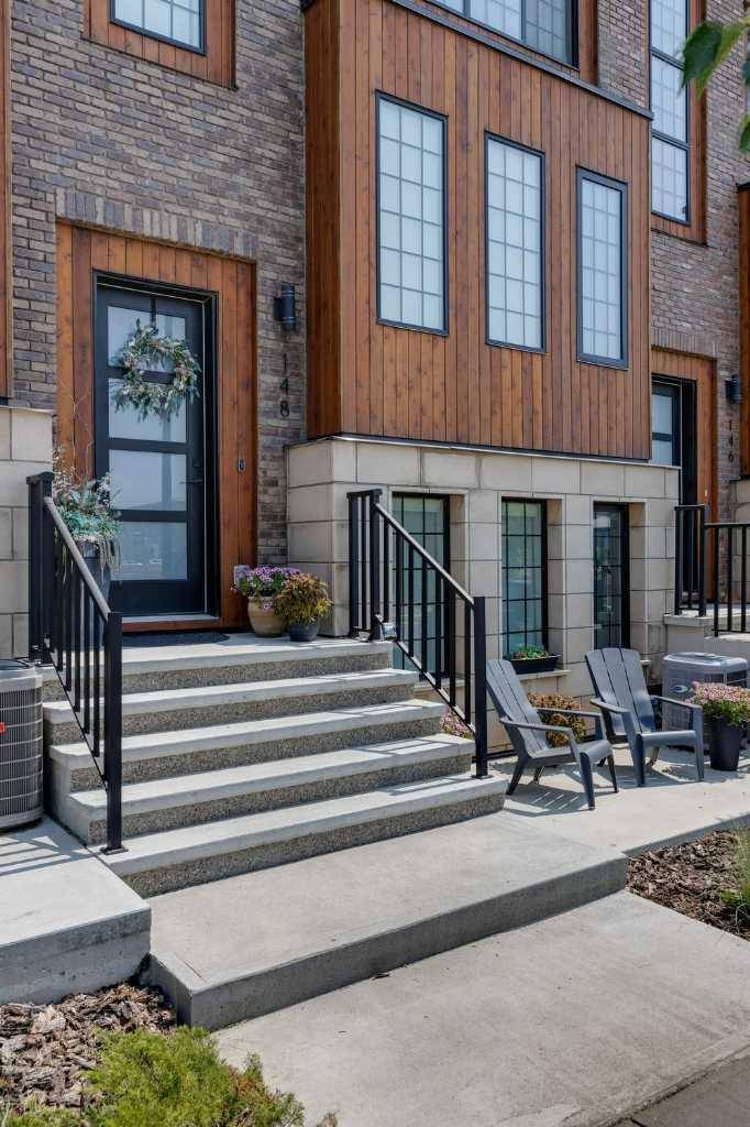 Calgary, AB T3B 6J1,148 Greenbriar WAY Northwest