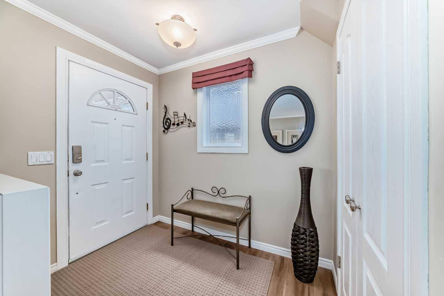 Calgary, AB T3C 1K4,1437 26 ST SW