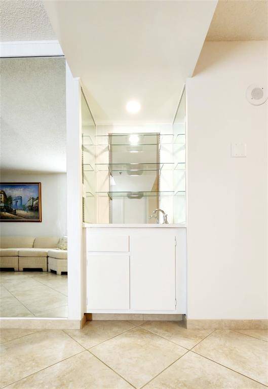 Hollywood, FL 33019,1201 S ocean #2007N