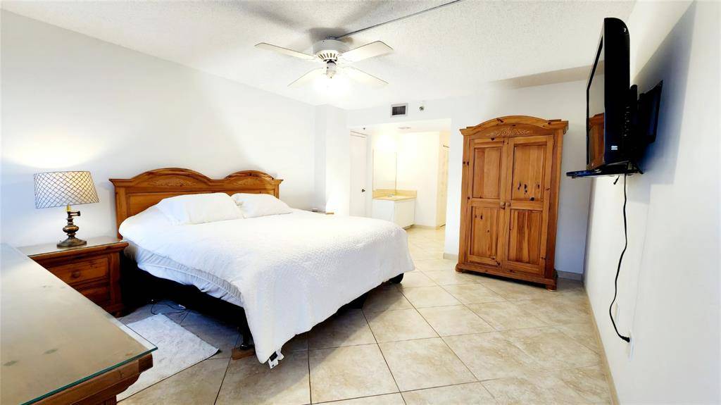Hollywood, FL 33019,1201 S ocean #2007N