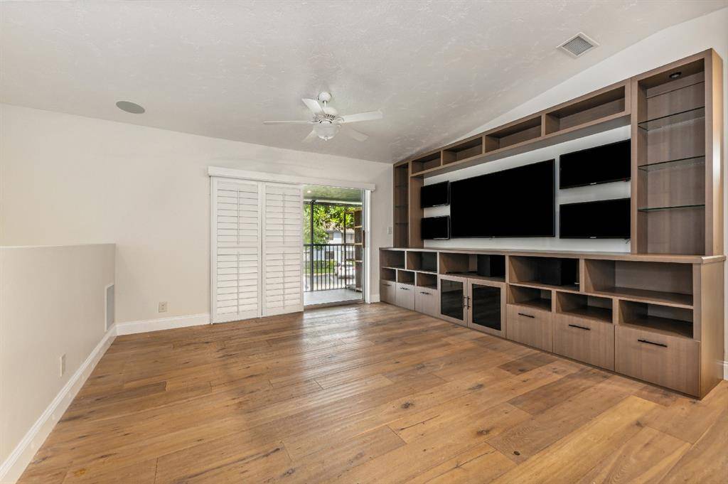 Oakland Park, FL 33309,2729 S Oakland Forest Dr #202