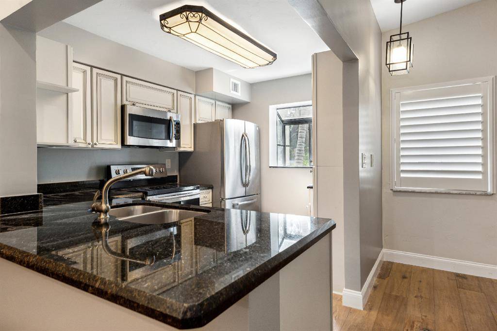 Oakland Park, FL 33309,2729 S Oakland Forest Dr #202