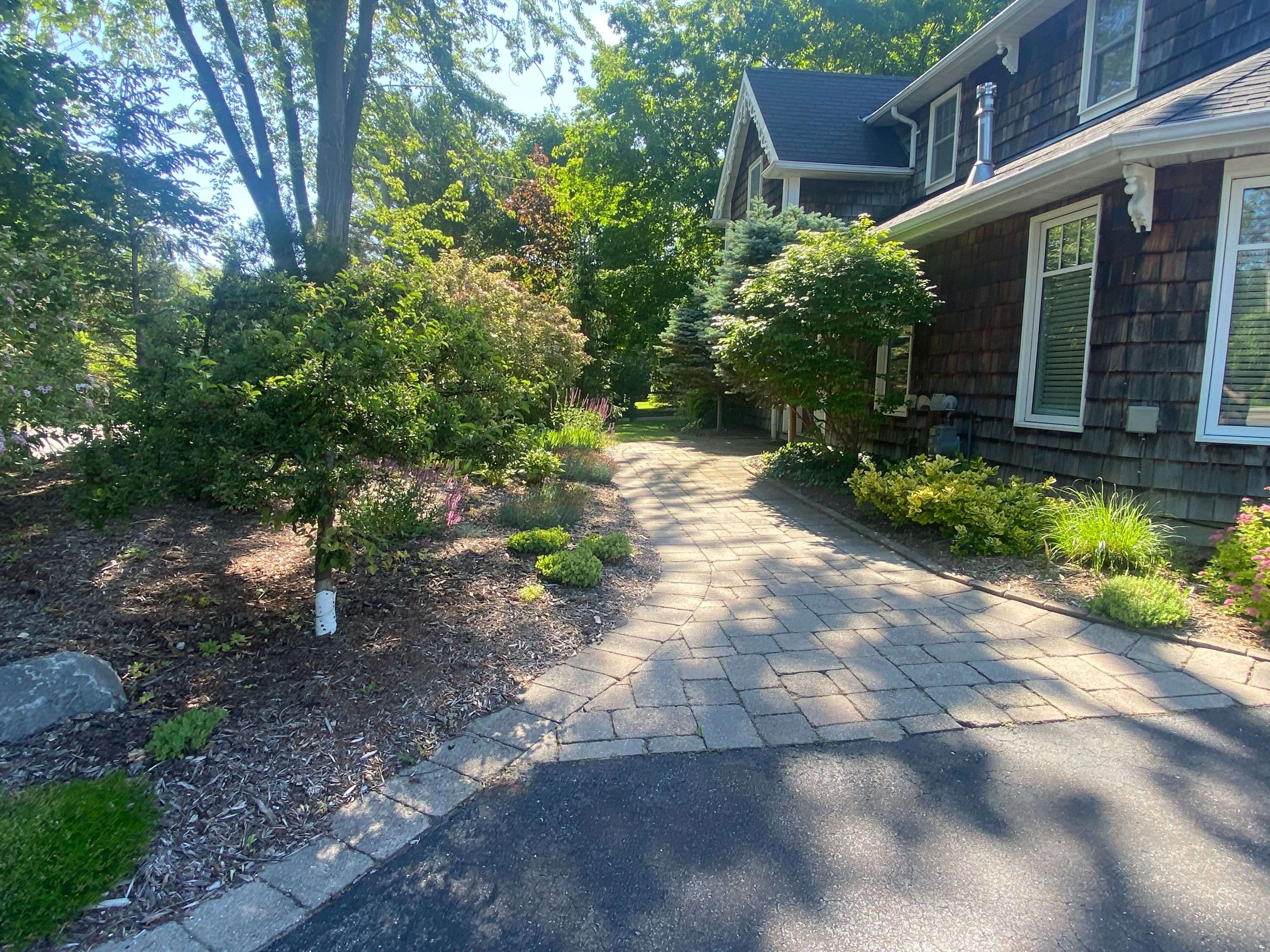 Collingwood, ON L9Y 5G3,680 Mountain RD