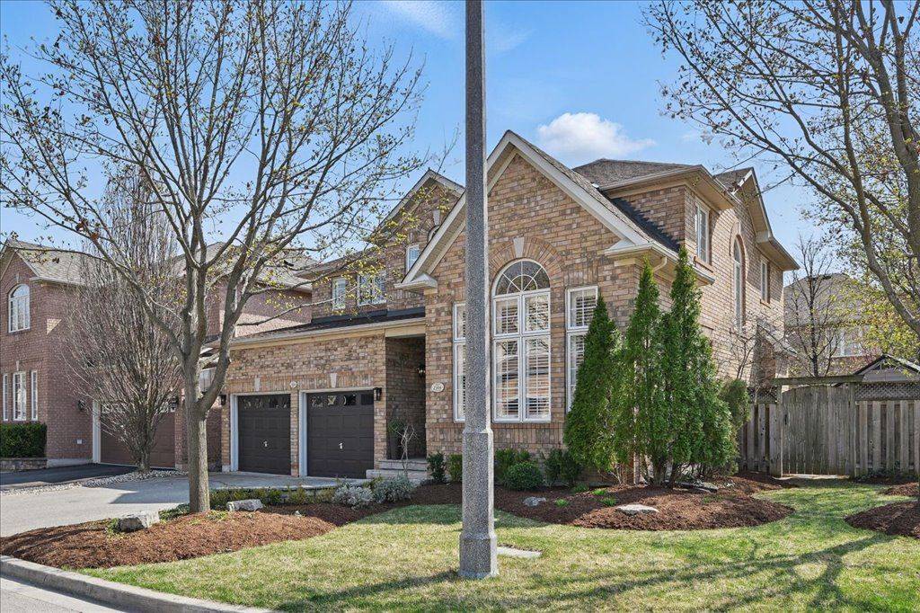 Oakville, ON L6M 4T7,2144 Blackforest CRES