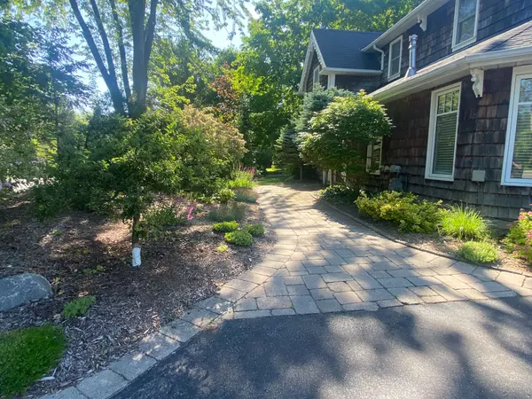 Collingwood, ON L9Y 5G3,680 Mountain RD