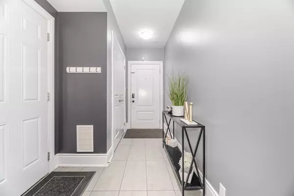 Mississauga, ON L5M 0X9,2094 Queensborough Gate