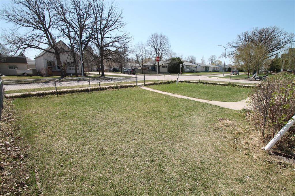 Winnipeg, MB R2M 1J9,175 Portland AVE