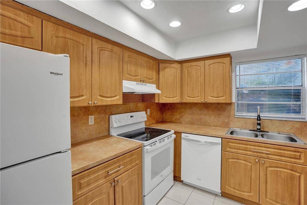 Plantation, FL 33313,7101 W Sunrise Blvd #D2