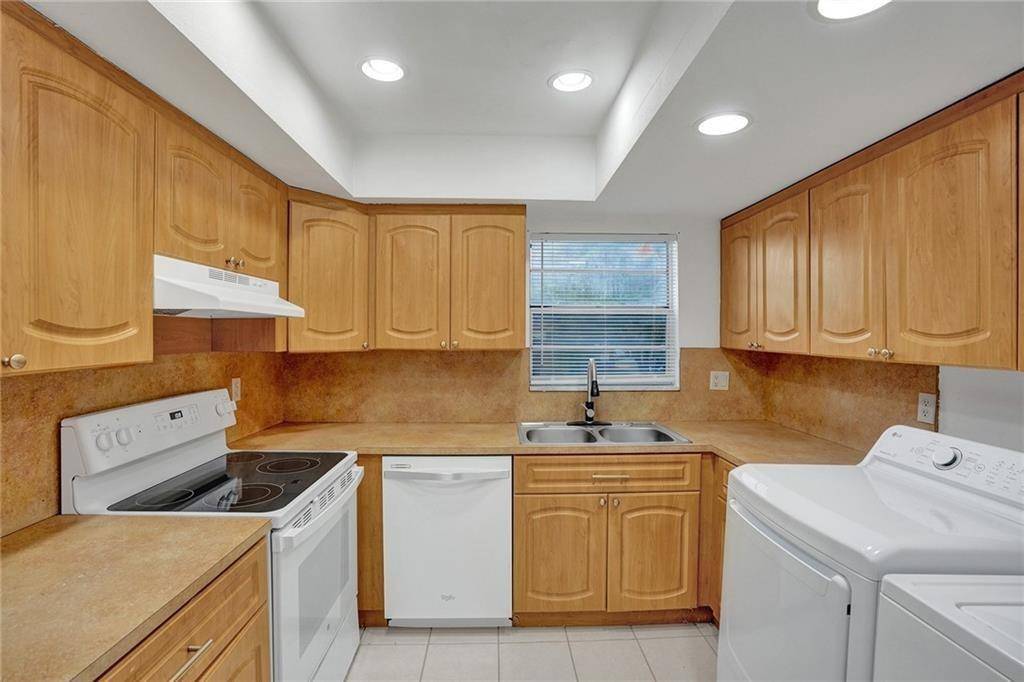 Plantation, FL 33313,7101 W Sunrise Blvd #D2
