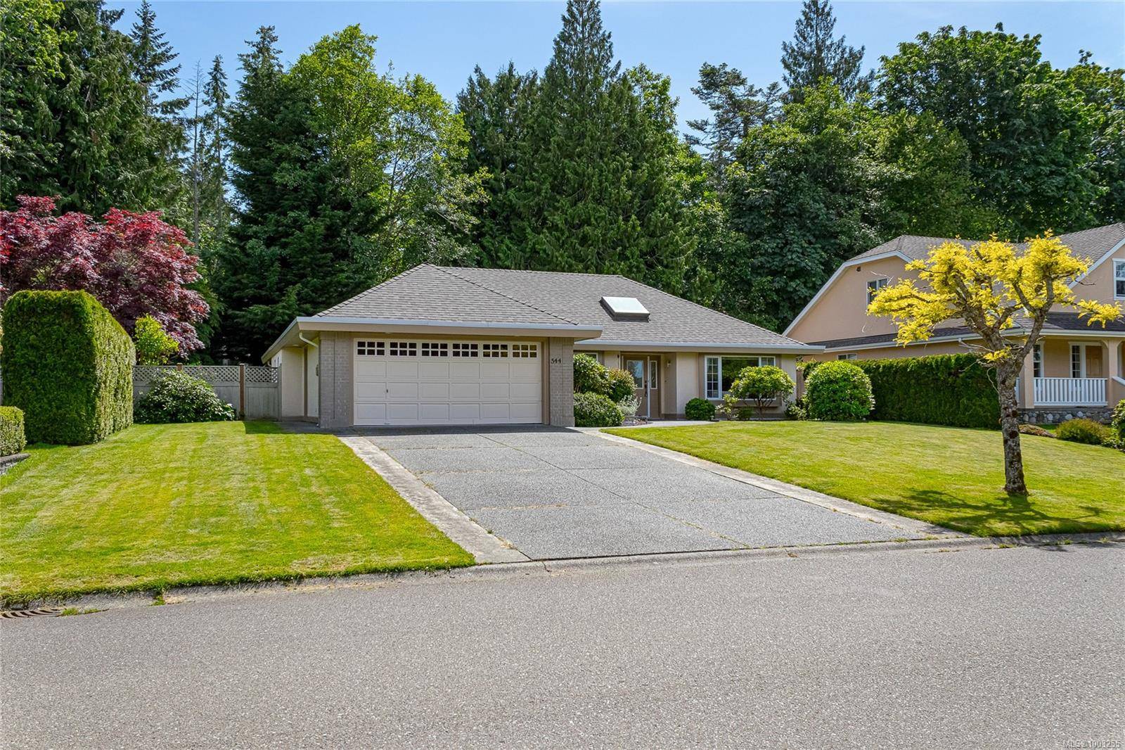 544 Willow Rd, Qualicum Beach, BC V9K 1K8