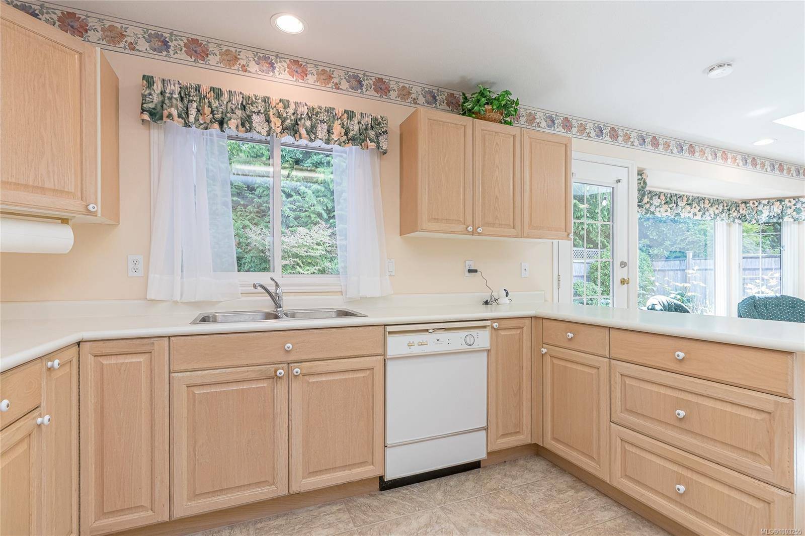 Qualicum Beach, BC V9K 1K8,544 Willow Rd