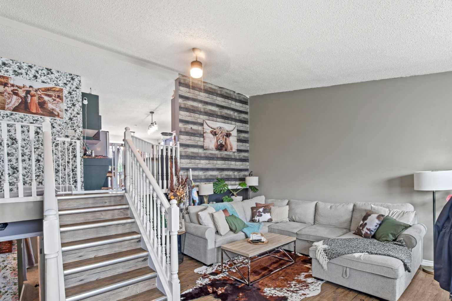 Grande Prairie, AB T8X1H3,9038 103 AVE