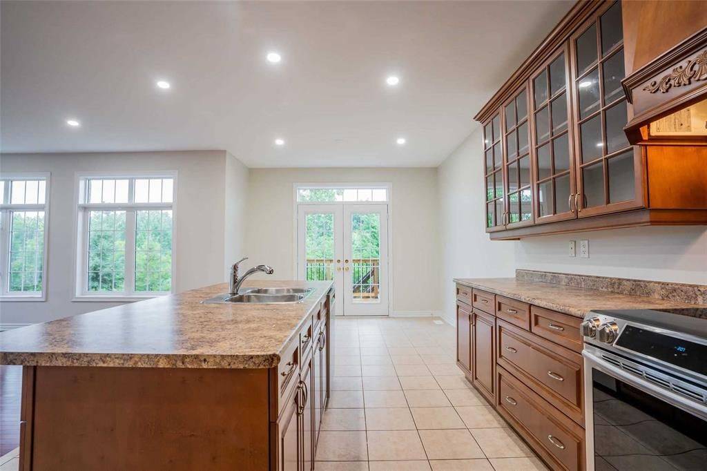 Oakville, ON L6M 5G7,2420 VALLEYRIDGE DR