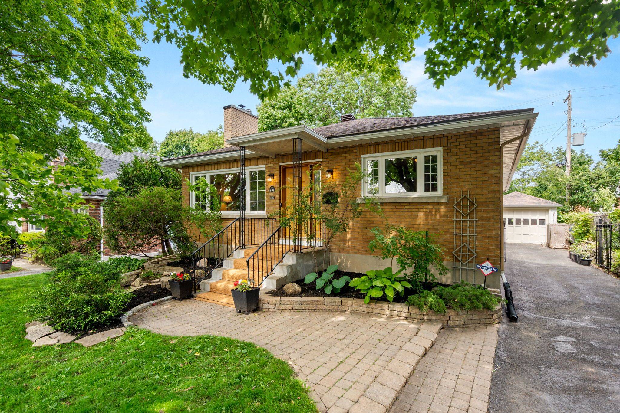 631 Rowanwood AVE, Carlingwood - Westboro And Area, ON K2A 3E3