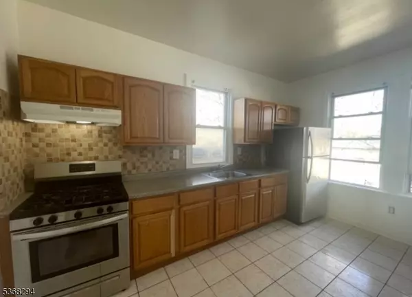 Newark City, NJ 07103,776 S 18Th St