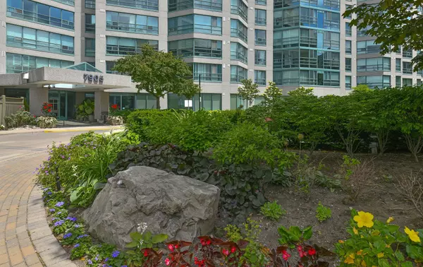 Markham, ON L3T 7N3,7905 Bayview AVE #113