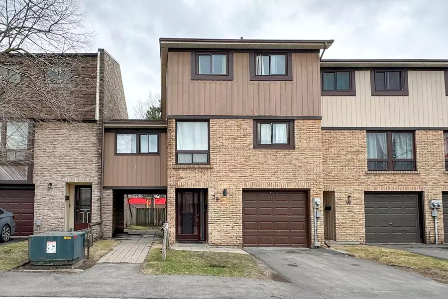 221 Ormond DR #39, Oshawa, ON L1G 6T7