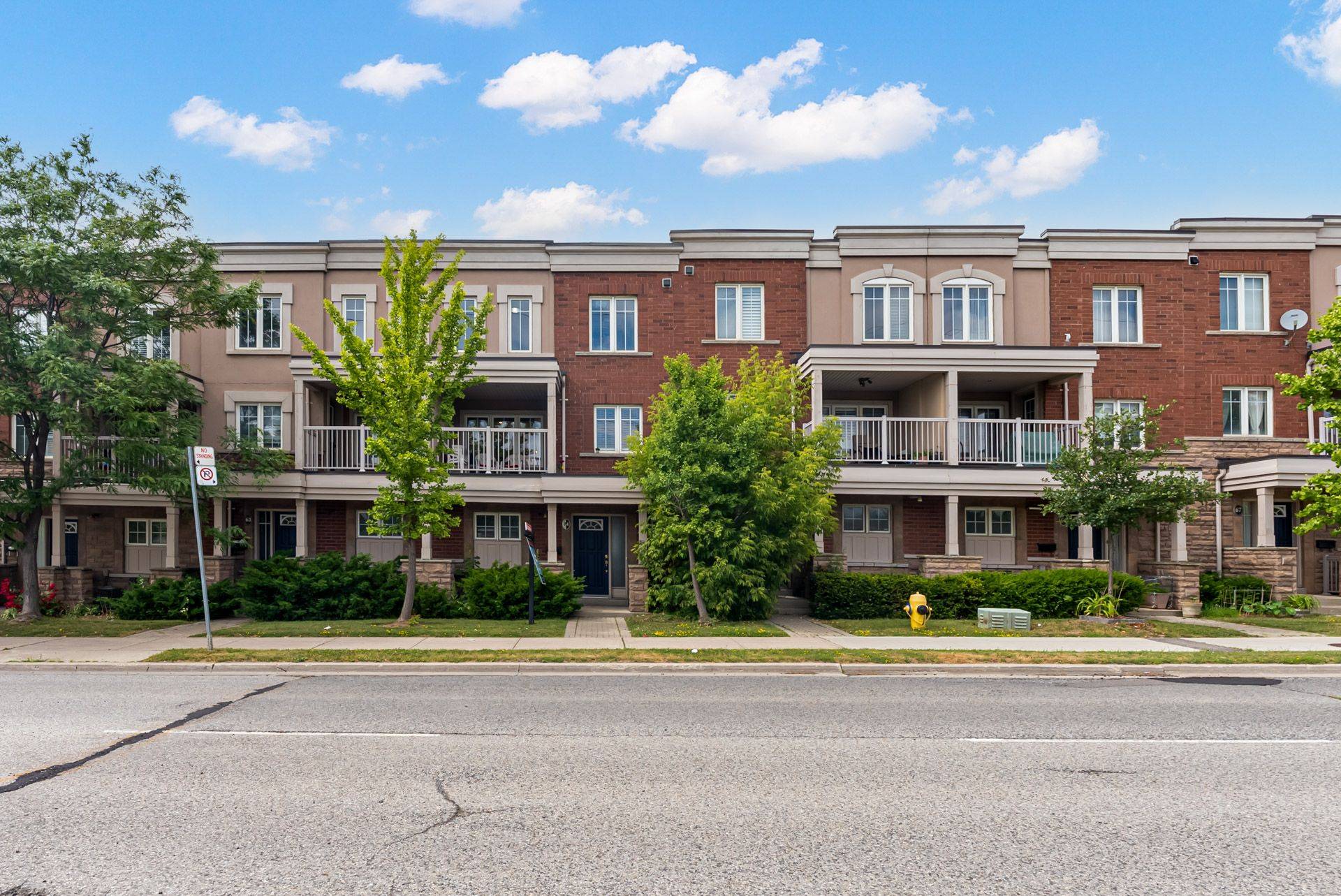 365 Murray Ross Pkwy #64, Toronto W05, ON M3J 3T7