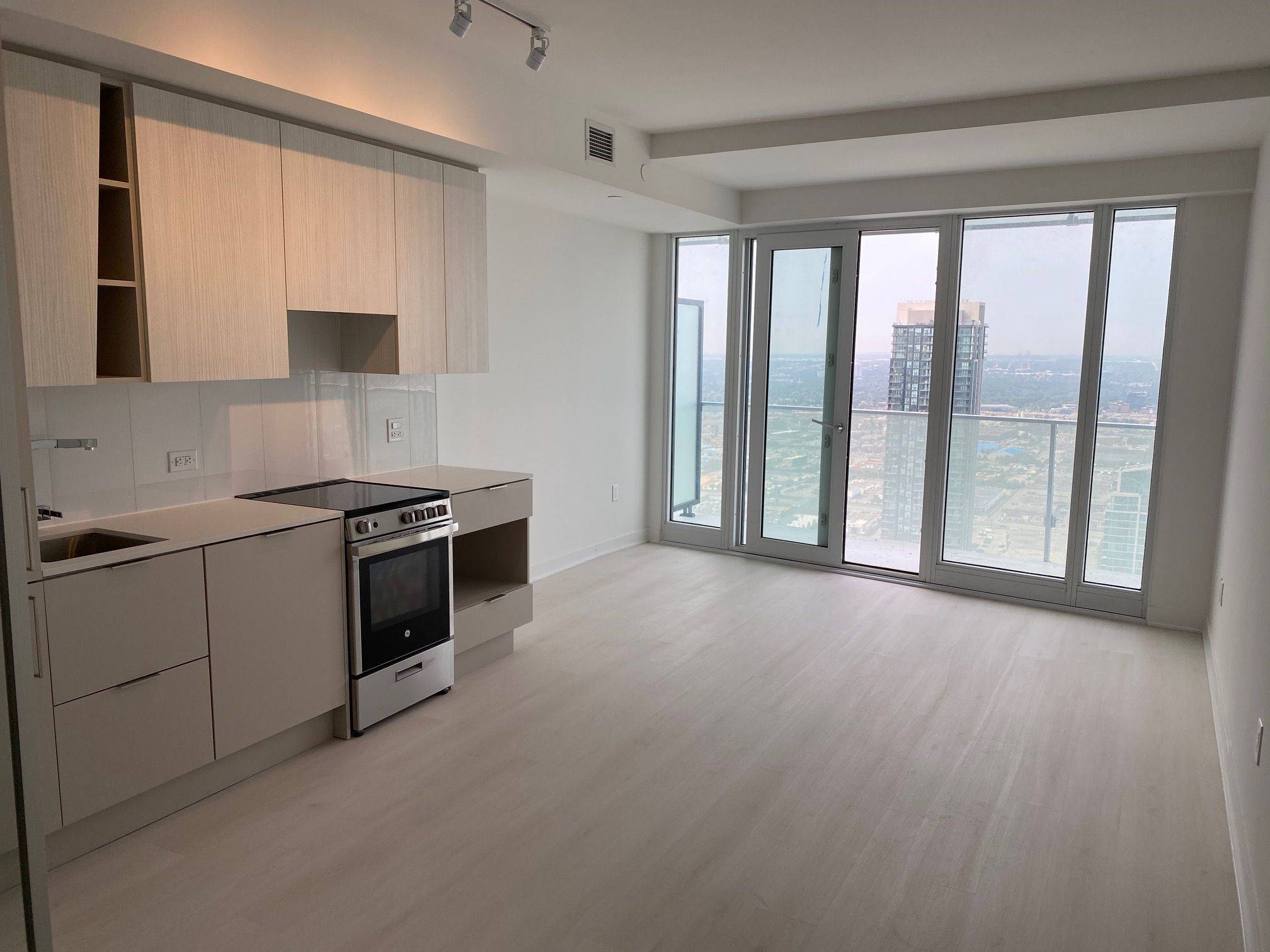 Mississauga, ON L5B 0M3,3900 Confederation Pkwy #4505