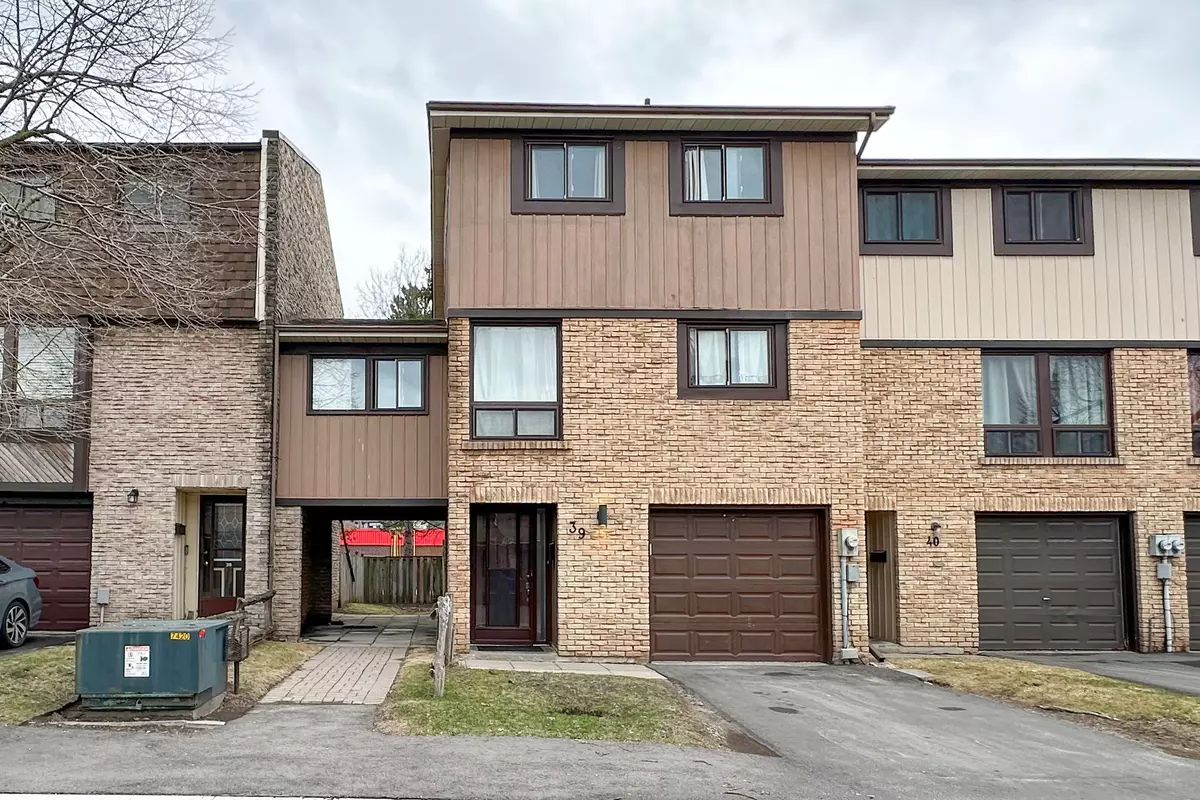 Oshawa, ON L1G 6T7,221 Ormond DR #39
