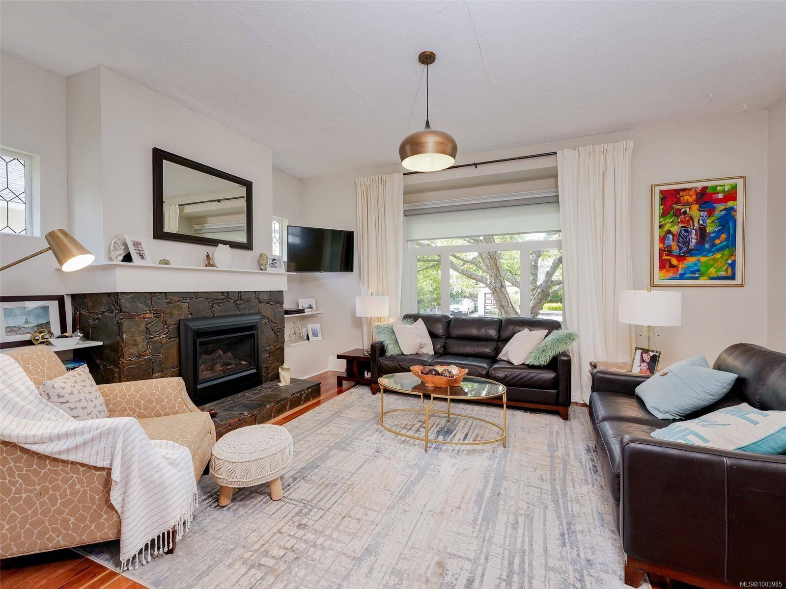 Victoria, BC V8R 4W5,1803 DAVIE St