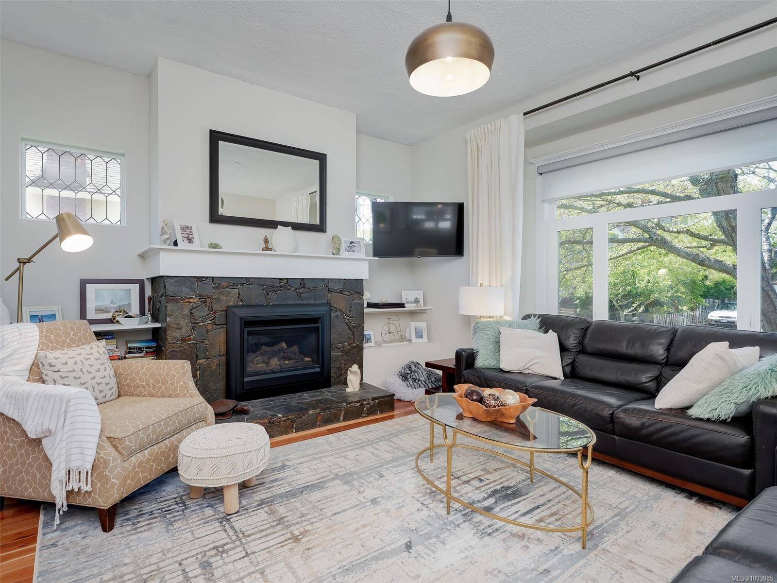 Victoria, BC V8R 4W5,1803 DAVIE St