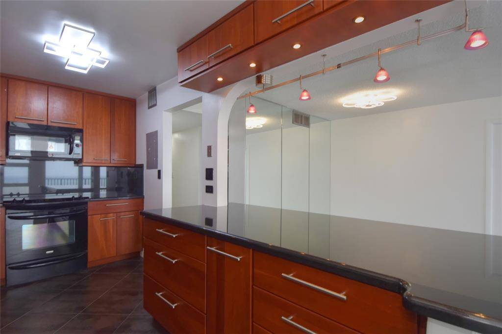 Pompano Beach, FL 33062,531 N Ocean Blvd #1911