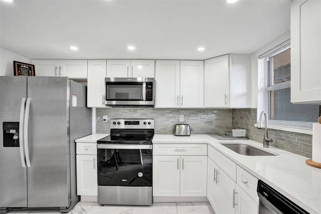 Lauderhill, FL 33319,5900 NW 44th St #414
