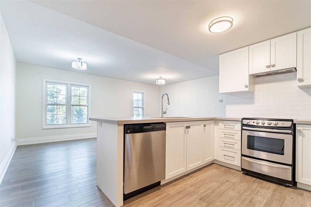 Mississauga, ON L5E 1C7,760 Lakeshore RD E #208