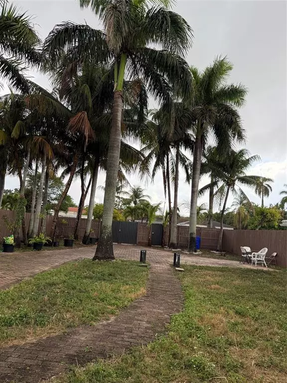 1817 CLEVELAND, Hollywood, FL 33020