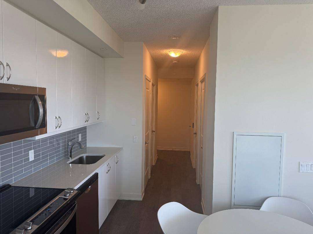 Toronto W06, ON M8V 0G9,38 ANNIE CRAIG DR #1511